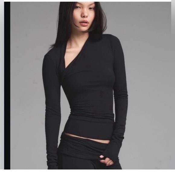 SKIMS Cloud Long Sleeve Asymmetric Top LS-LST-8401W Onyx Sz Small - Picture 1 of 5